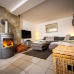 Landhaus am Himmelsberg - Wohnzimmer mit Kamin
