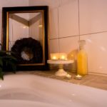 Landhaus am Schloß - Romantische Kerzen an der Badewanne